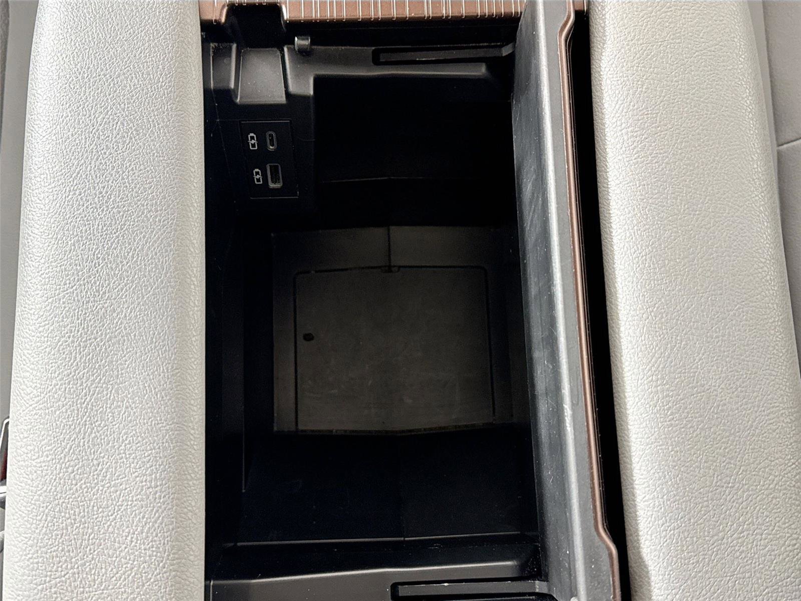 Certified 2024 Toyota Sienna XLE FWD image 31