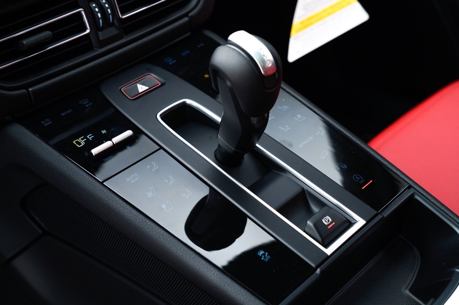 New 2026 Porsche Macan image 28