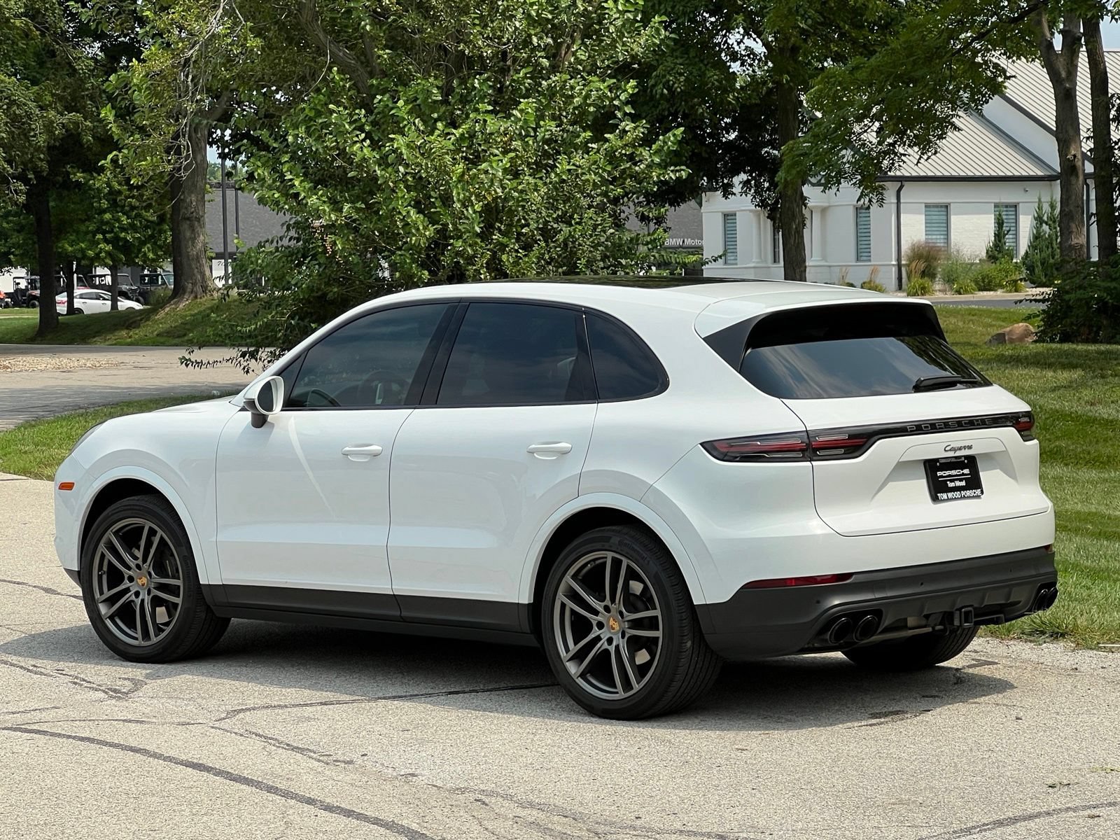 Certified 2023 Porsche Cayenne Platinum Edition AWD/4WD image 3