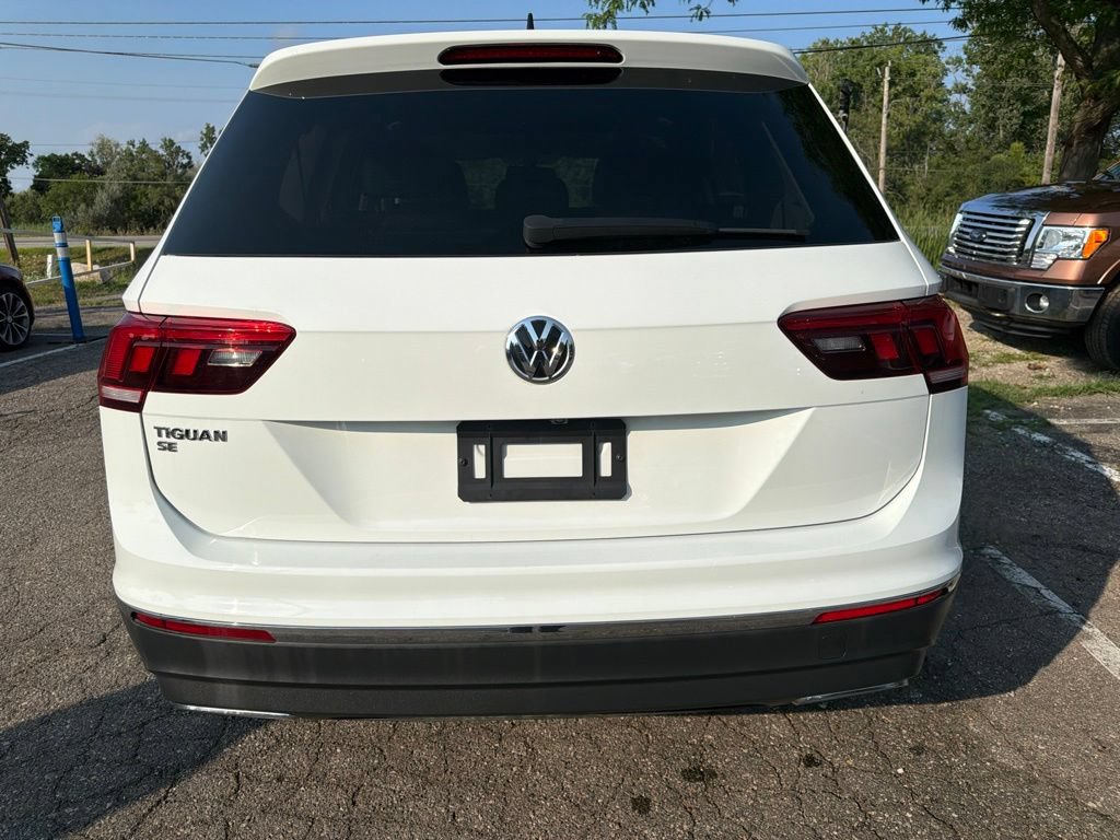 Used 2021 Volkswagen Tiguan SE w/ Panoramic Sunroof Package FWD image 6