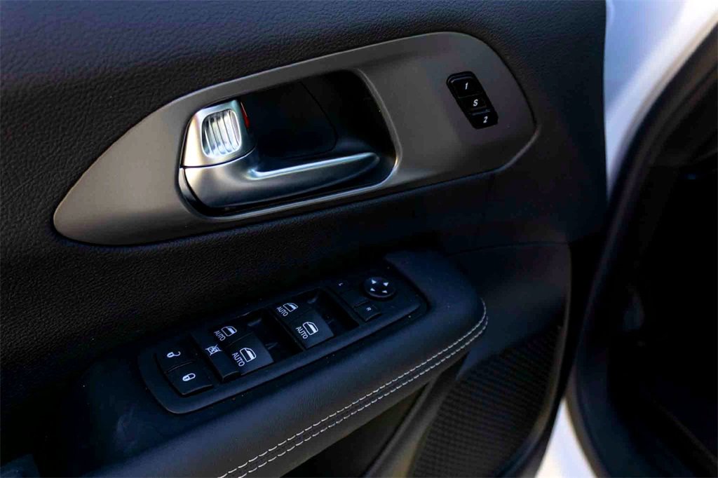 New 2026 Chrysler Pacifica Select w/ S Appearance Package image 7