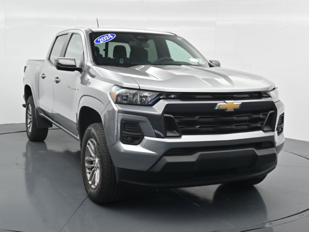 Used 2024 Chevrolet Colorado LT w/ LT Convenience Package RWD image 3