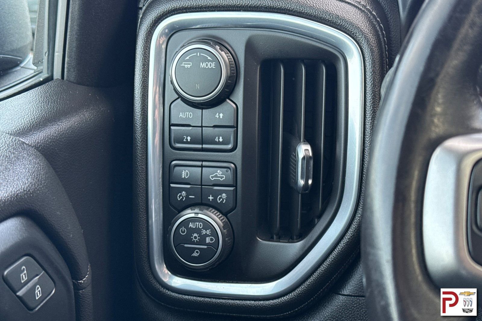 Certified 2021 Chevrolet Silverado 1500 LT Trail Boss w/ Convenience Package II AWD/4WD image 31
