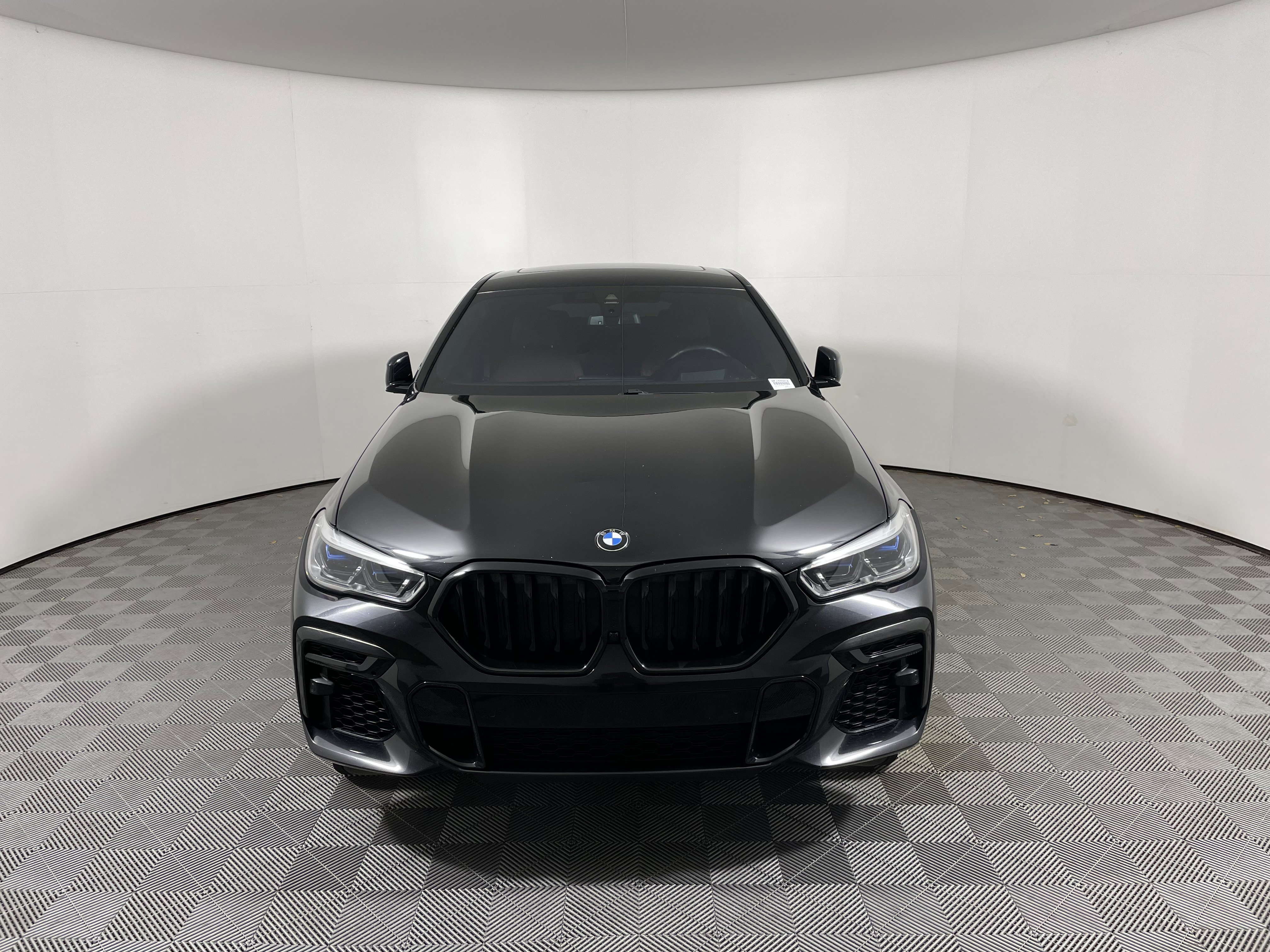Used 2022 BMW X6 M50i w/ Executive Package image 8