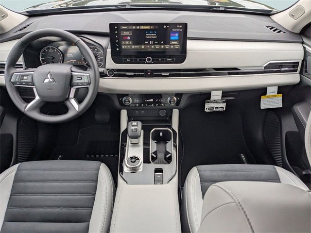 New 2025 Mitsubishi Outlander SE image 13