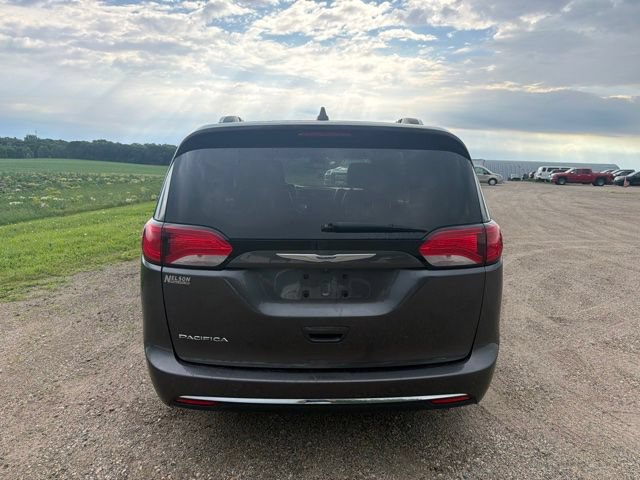 Used 2018 Chrysler Pacifica Touring-L Plus w/ Advanced Safetytec Group FWD image 9
