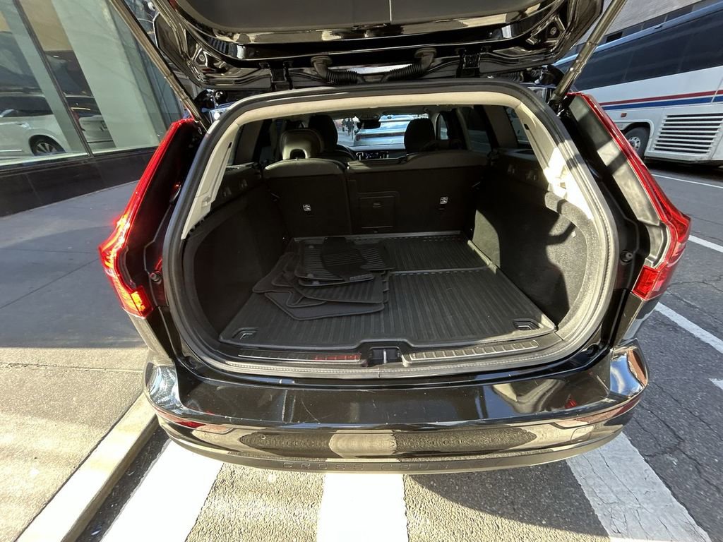 Certified 2023 Volvo V60 B5 Cross Country Plus AWD/4WD image 25