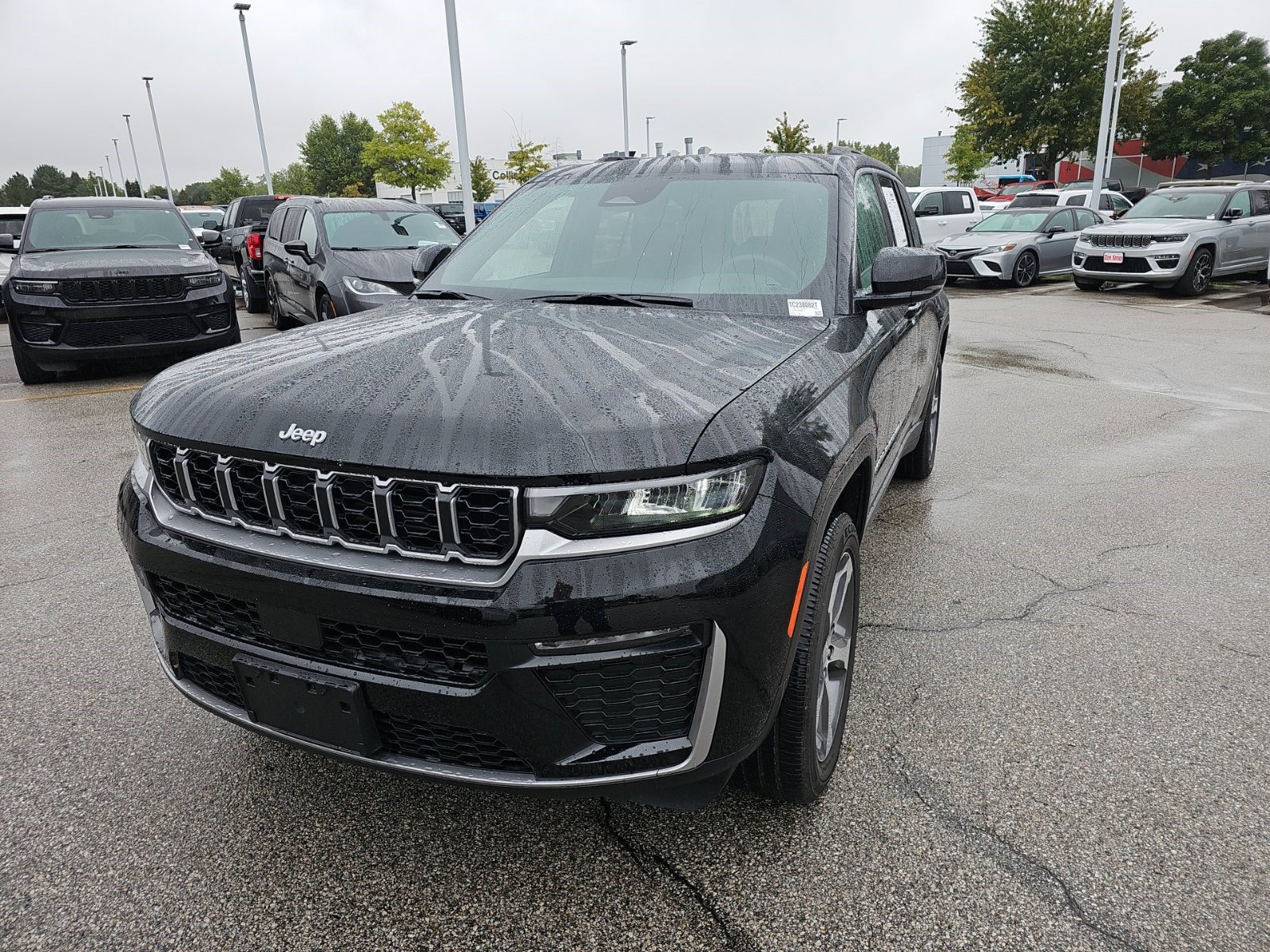 Used 2026 Jeep Grand Cherokee Limited w/ Trailer Tow Package AWD/4WD image 2