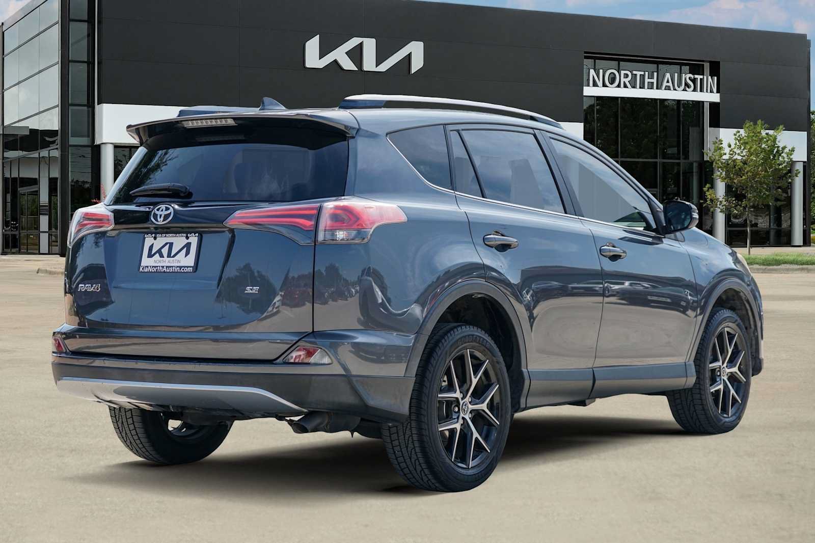 Used 2017 Toyota RAV4 SE w/ Power Special Value Package FWD image 5