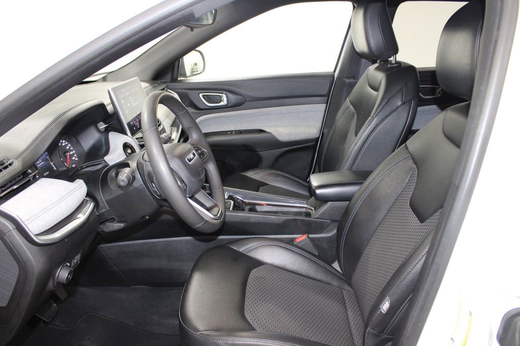 Used 2024 Jeep Compass Latitude image 19