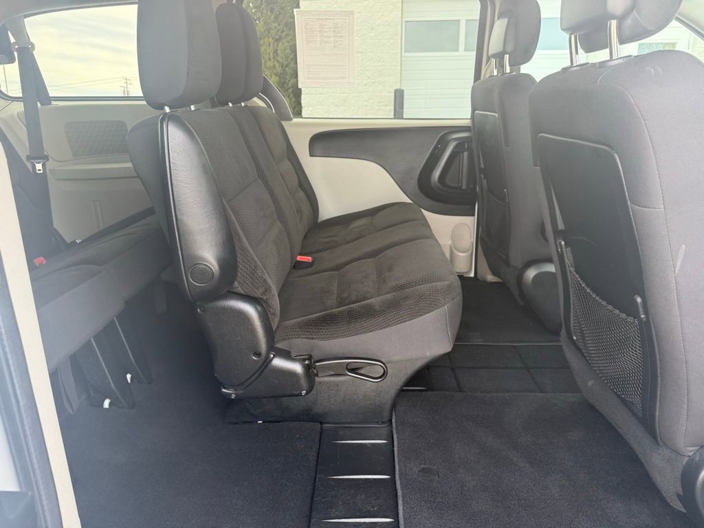 Used 2018 Dodge Grand Caravan SE w/ UConnect Hands-Free Group image 43