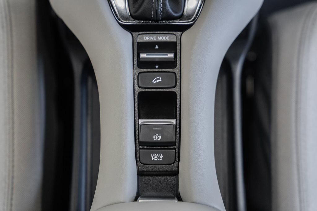 Used 2025 Honda HR-V LX image 21