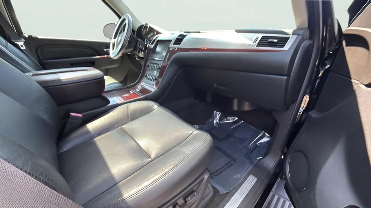 Used 2012 Cadillac Escalade EXT Premium AWD/4WD image 15