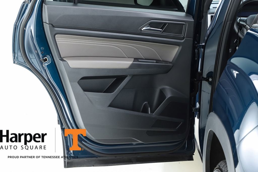 Used 2023 Volkswagen Atlas Cross Sport SE w/ Panoramic Sunroof Package FWD image 17