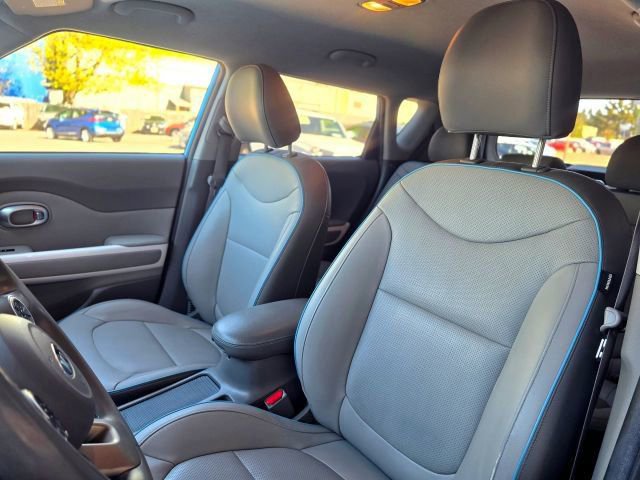 Used 2015 Kia Soul EV + FWD image 29