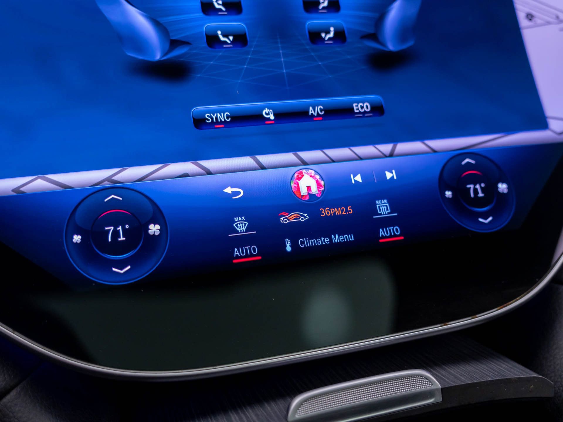 Used 2023 Mercedes-Benz EQS 580 4MATIC SUV w/ Exclusive Trim Package image 30