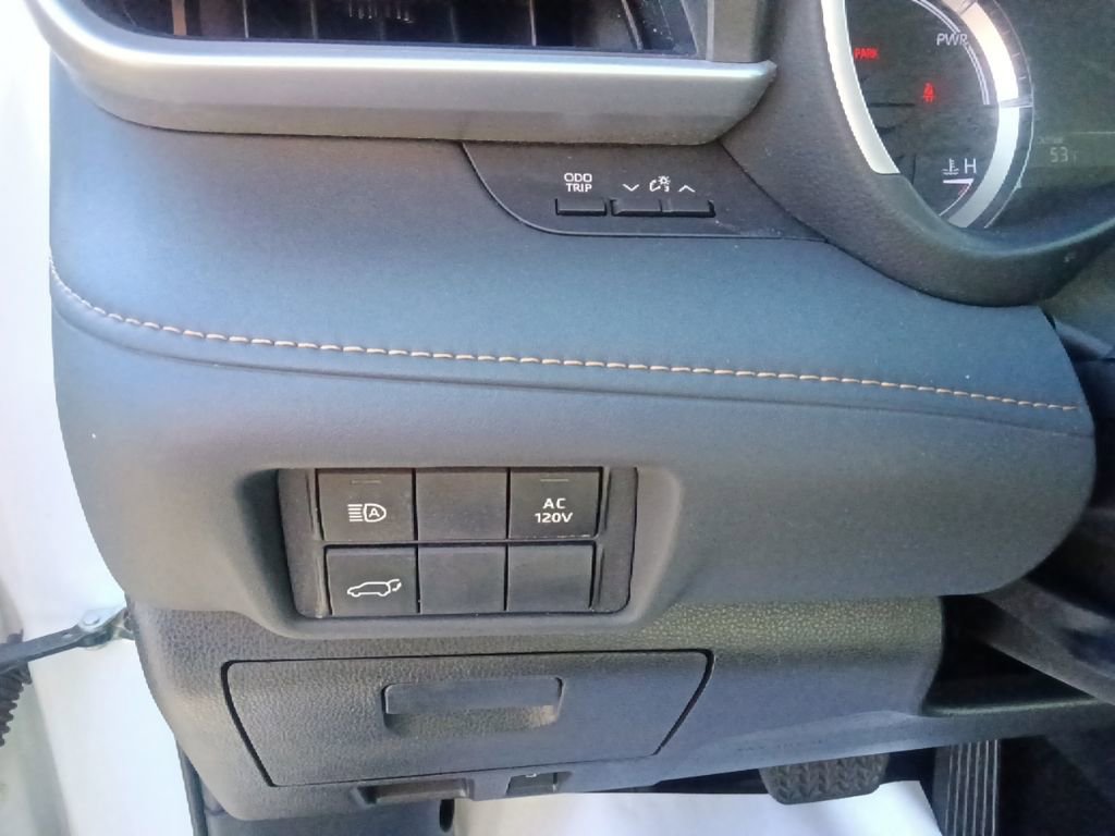 Used 2023 Toyota Highlander Bronze Edition image 17