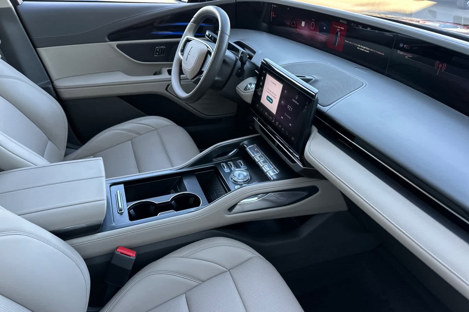 Used 2025 Lincoln Nautilus Premier image 16