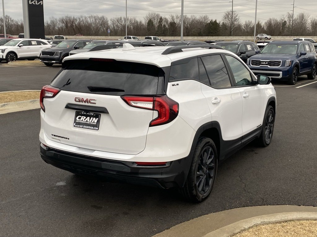 Used 2024 GMC Terrain SLE w/ Driver Convenience Package image 7