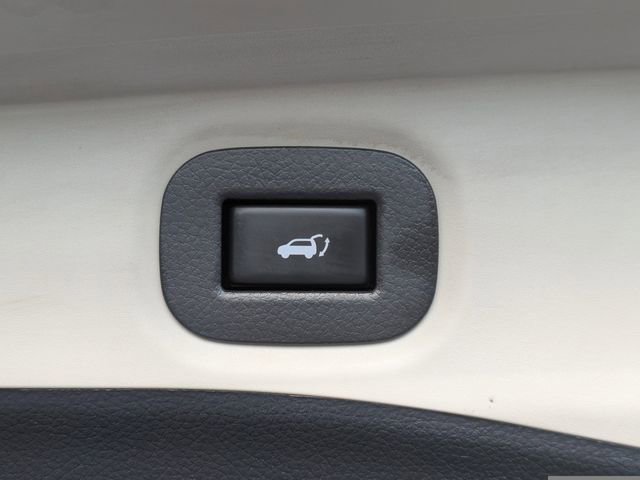 Used 2019 Nissan Rogue SV image 14