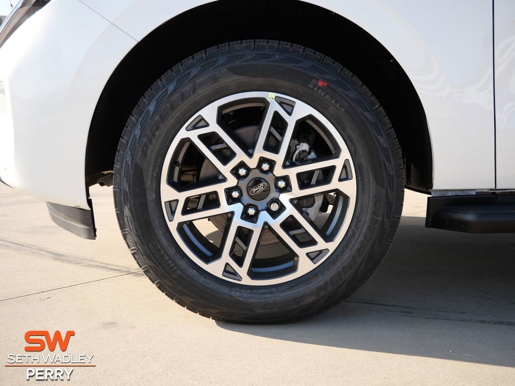 New 2025 Ford Expedition Active image 10