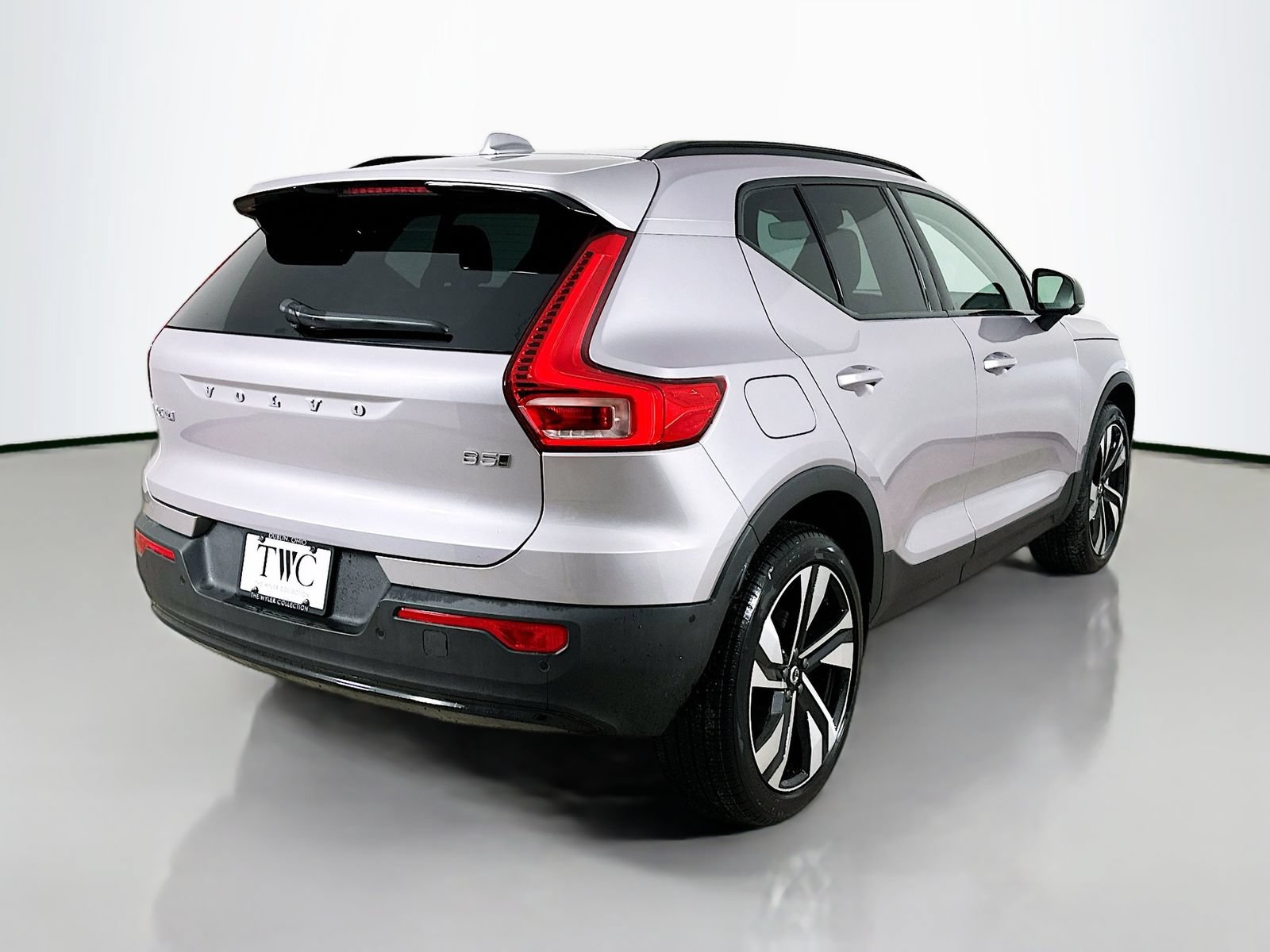 New 2026 Volvo XC40 B5 Ultra w/ Protection Package Premier AWD/4WD image 5