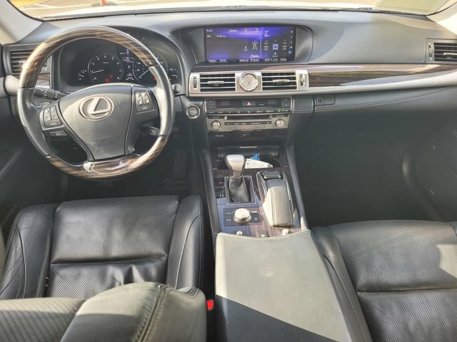 Used 2016 Lexus LS 460 w/ Comfort Package RWD image 16