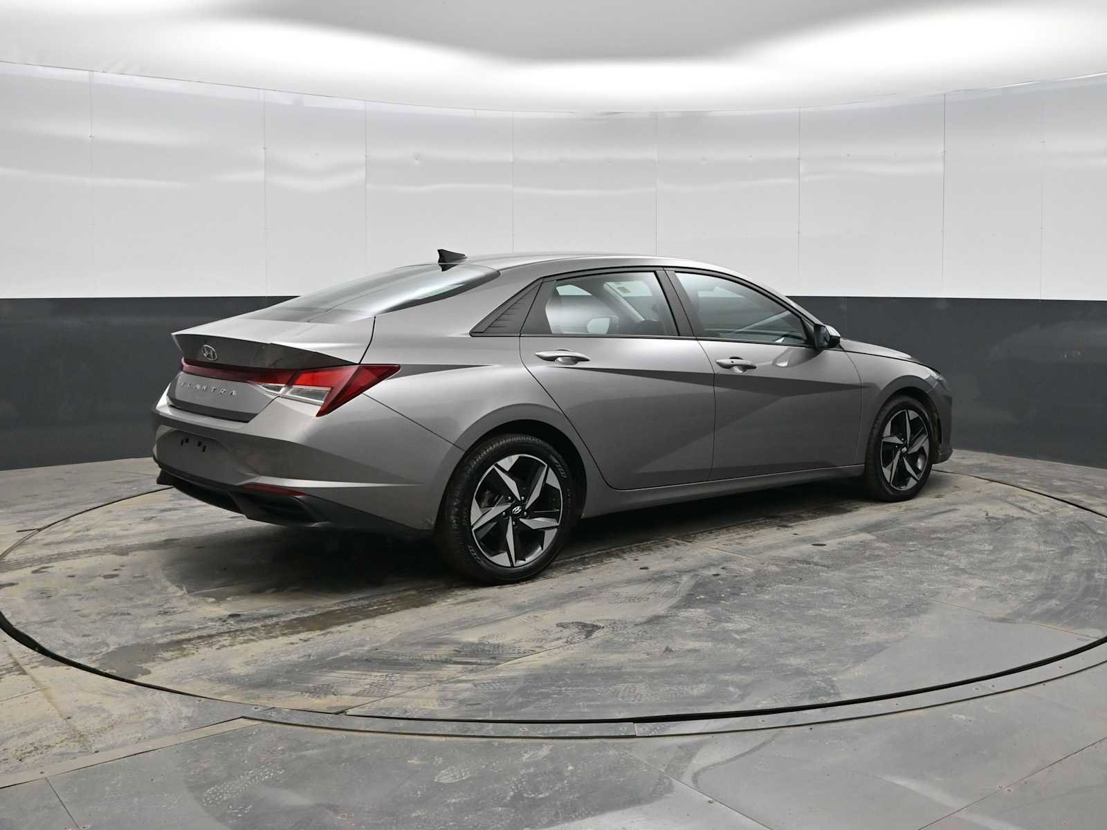 Used 2023 Hyundai Elantra SEL w/ Convenience Package image 8