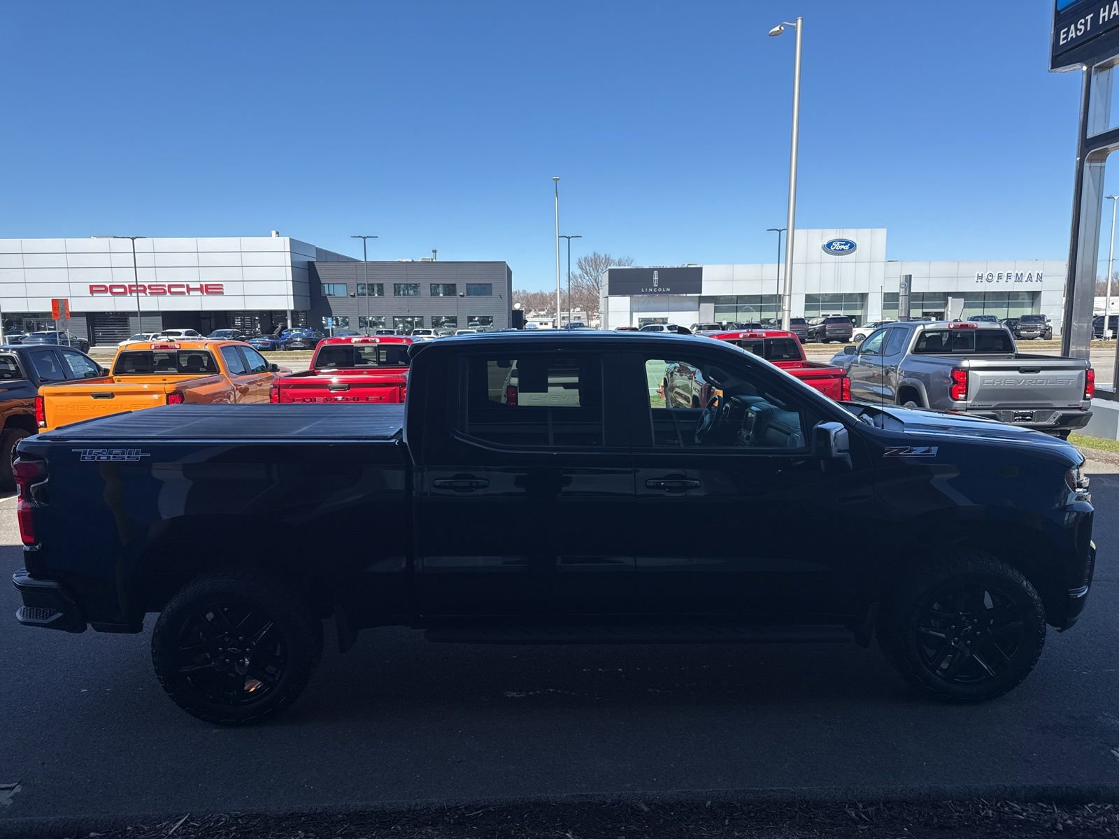 Used 2022 Chevrolet Silverado 1500 LT Trail Boss w/ Convenience Package II image 5