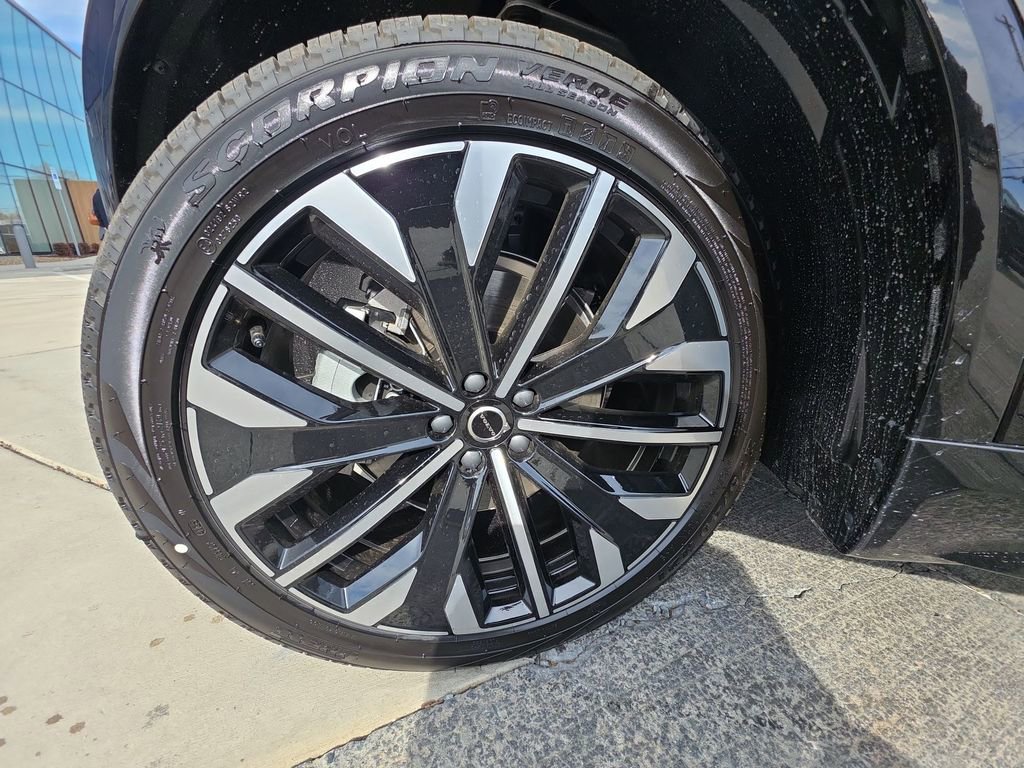 New 2026 Volvo XC90 B6 Plus w/ Protection Package Premier image 37