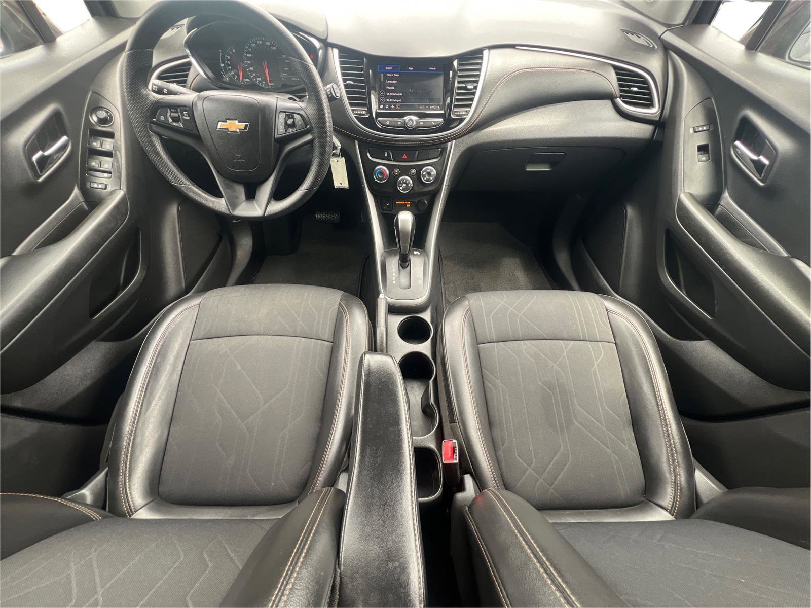 Used 2021 Chevrolet Trax LT image 2