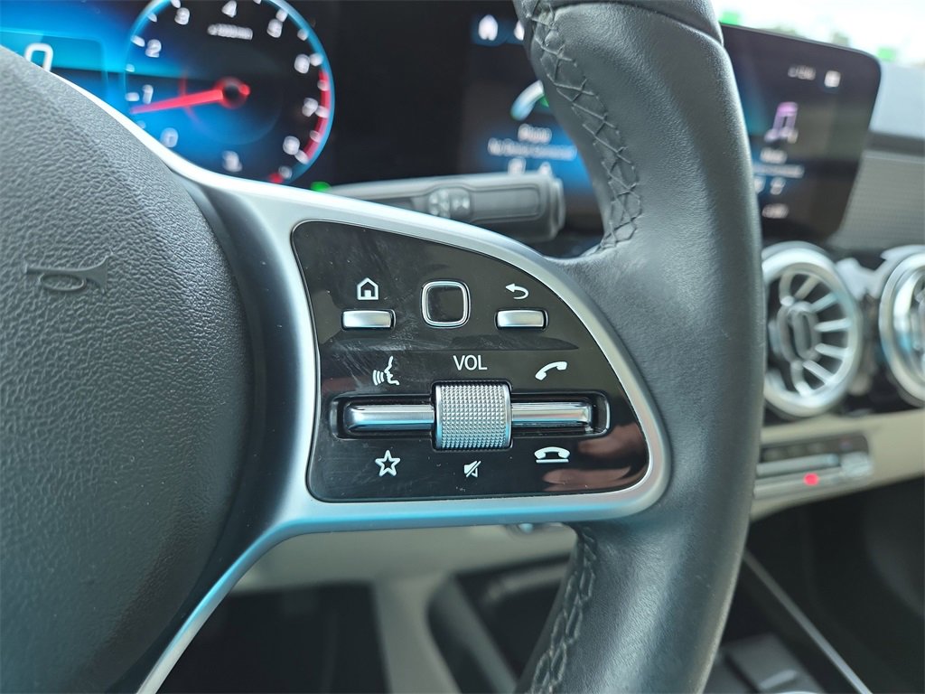 Used 2022 Mercedes-Benz GLB 250 image 22