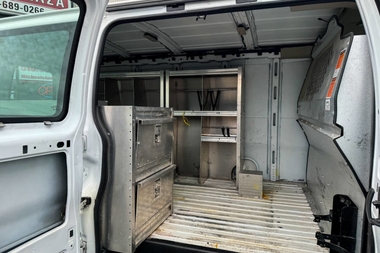 Used 2016 Chevrolet Express 2500 RWD image 12