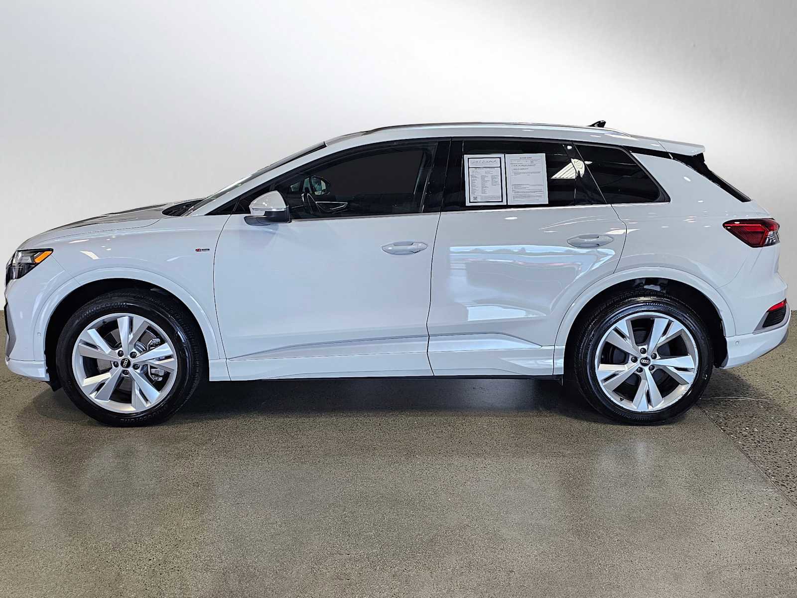 Used 2023 Audi Q4 e-tron Premium Plus w/ Premium Plus image 4