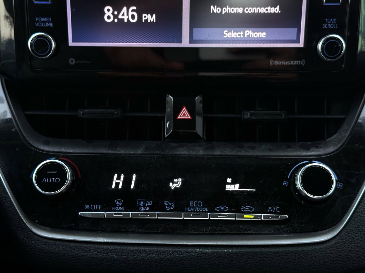 Used 2021 Toyota Corolla LE image 29