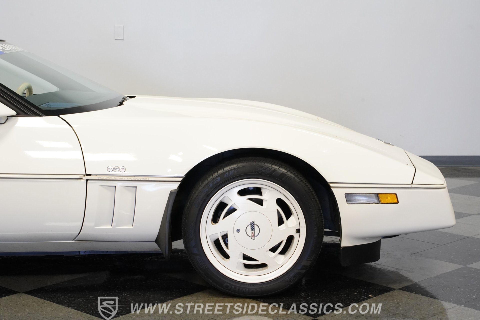 Used 1988 Chevrolet Corvette Coupe RWD image 31