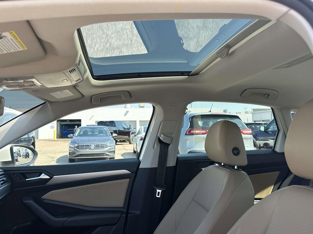 Used 2019 Volkswagen Jetta SE w/ Cold Weather Package image 21