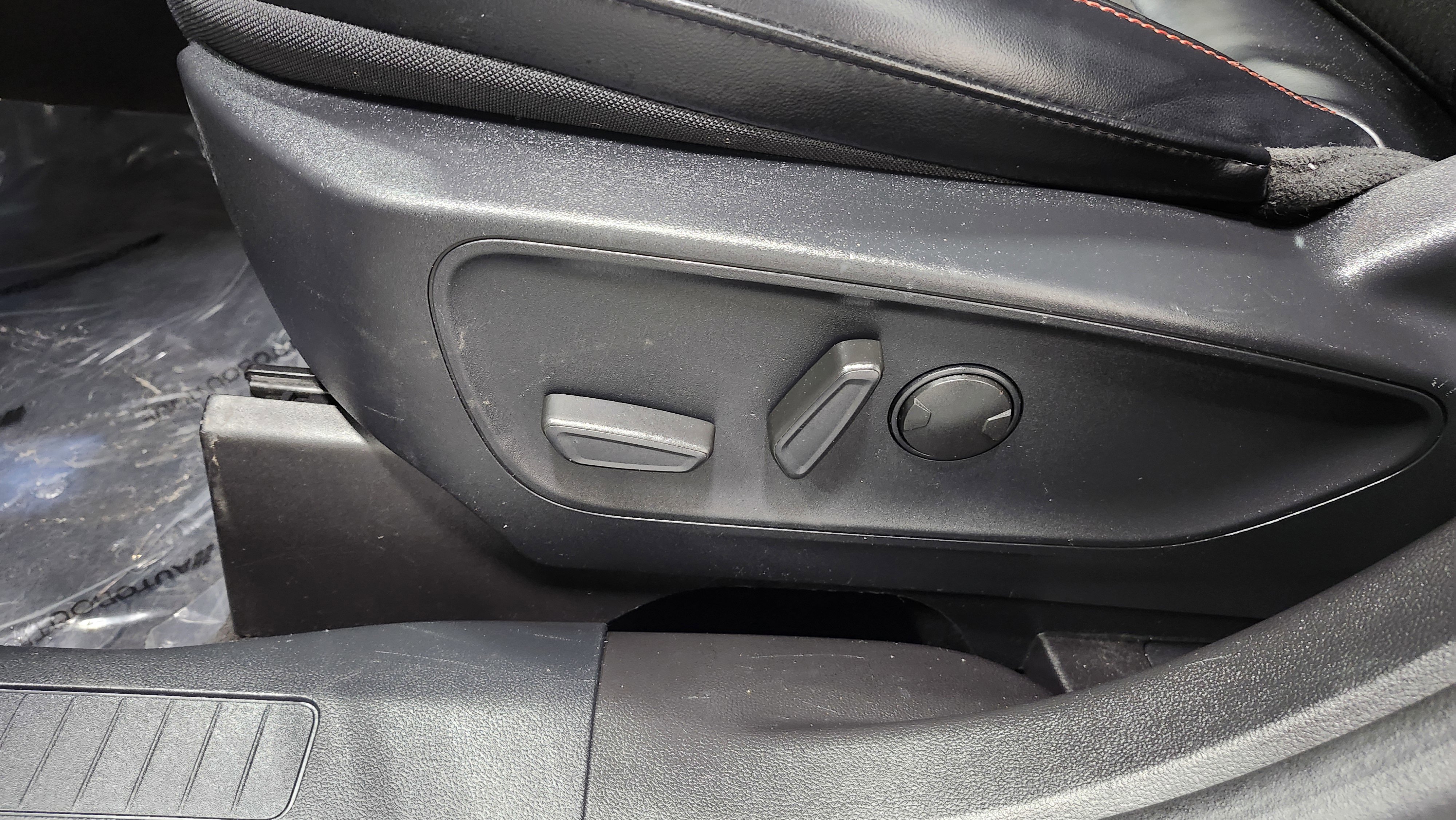 Used 2024 Ford Escape ST-Line w/ Cold Weather Package image 25