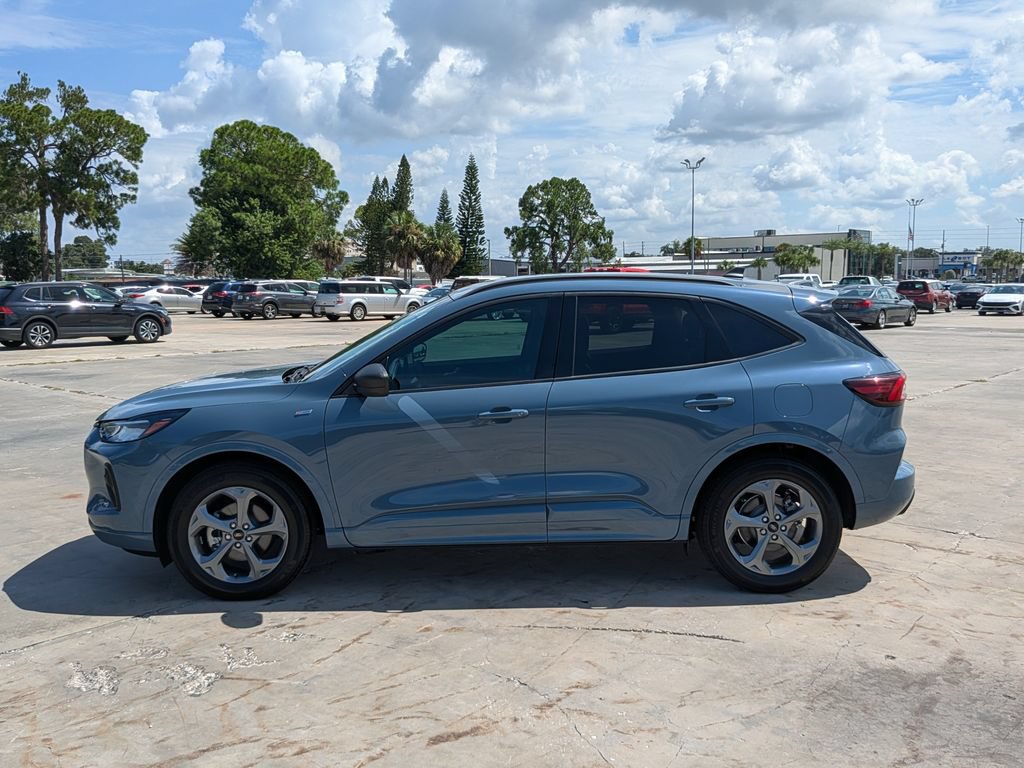 Used 2024 Ford Escape ST-Line w/ Tech Pack #1 FWD image 5