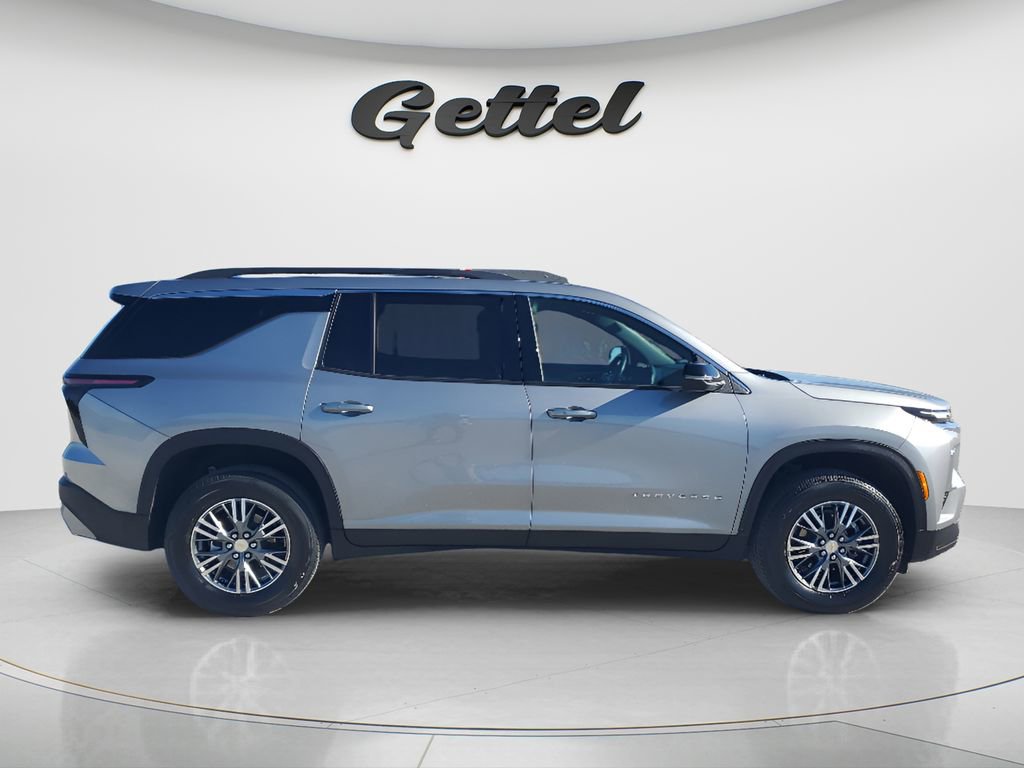 Certified 2025 Chevrolet Traverse LT FWD image 11