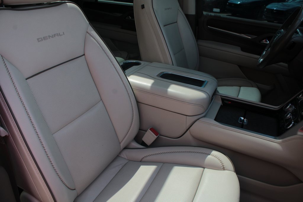 Used 2021 GMC Yukon XL Denali w/ Denali Premium Package image 9