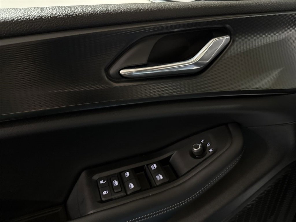 Used 2025 Jeep Grand Cherokee Laredo X w/ Luxury Tech Group I image 21