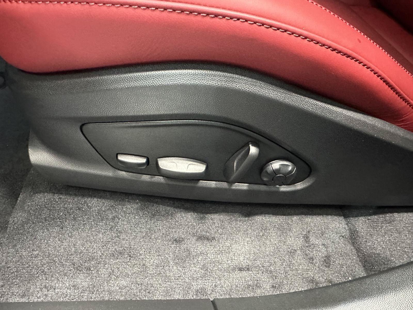 New 2026 Porsche Macan 4S Electric AWD/4WD image 19