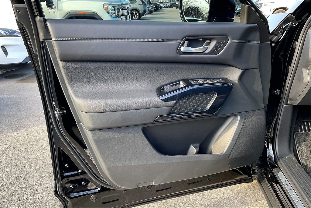 New 2026 Nissan Pathfinder Platinum w/ Cargo Package image 43