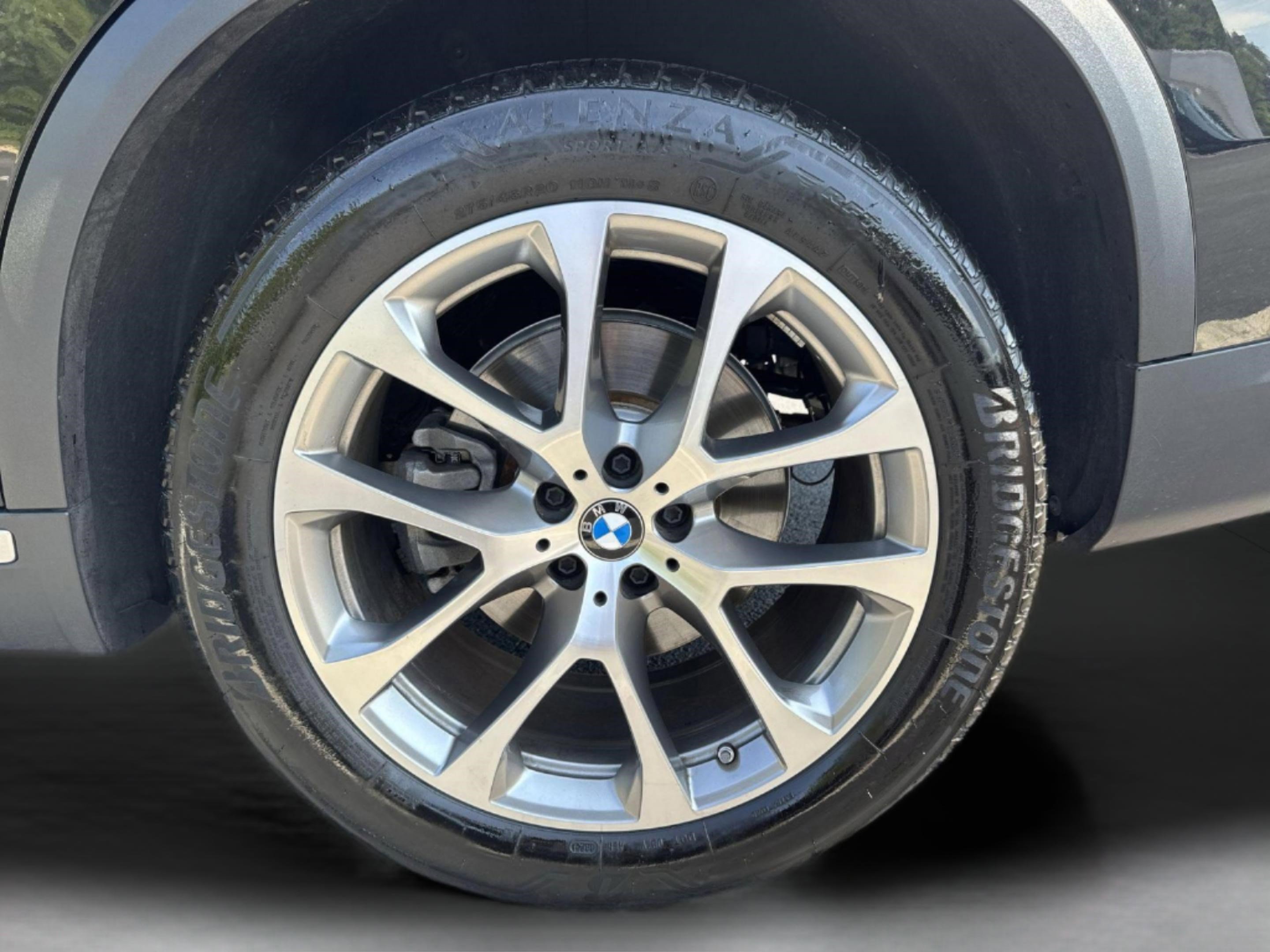 Used 2024 BMW X5 xDrive40i w/ Parking Assistance Package image 30