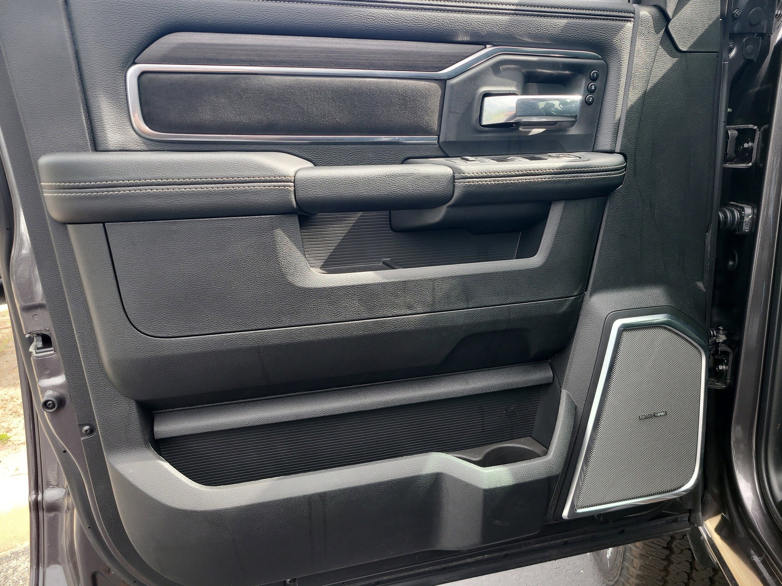 New 2026 RAM 3500 Laramie AWD/4WD image 12