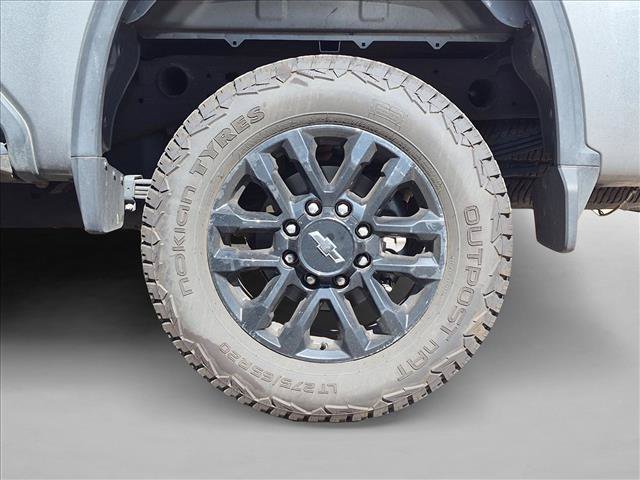 Used 2025 Chevrolet Silverado 2500 Custom w/ Custom Blackout Package AWD/4WD image 9
