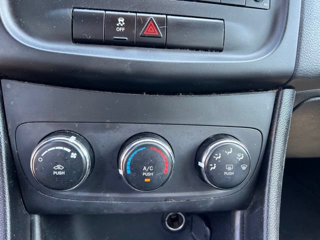 Used 2013 Dodge Avenger SE FWD image 17