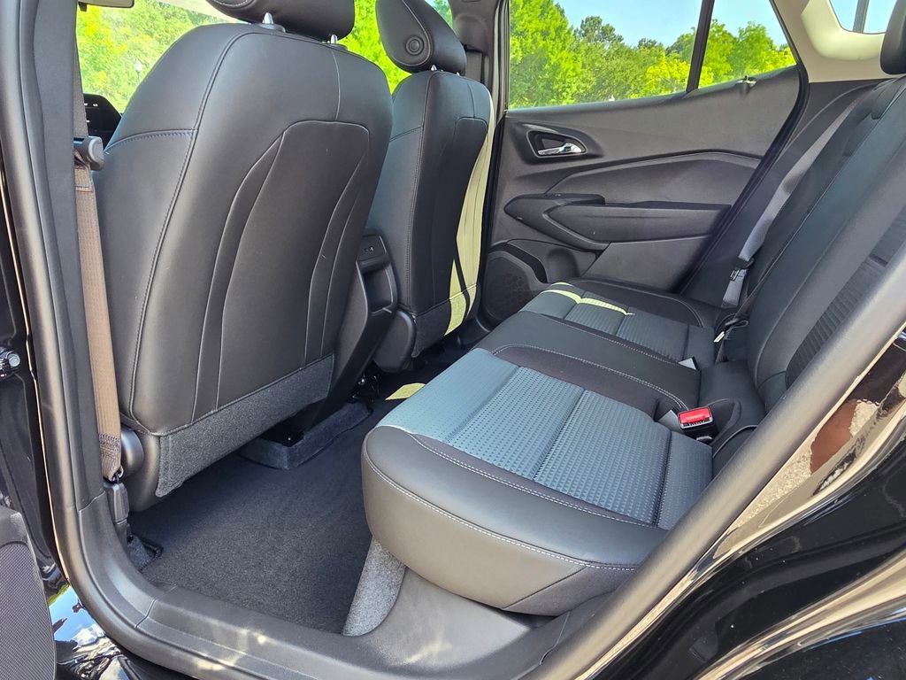 New 2026 Chevrolet Trax LT w/ Sunroof Package FWD image 22