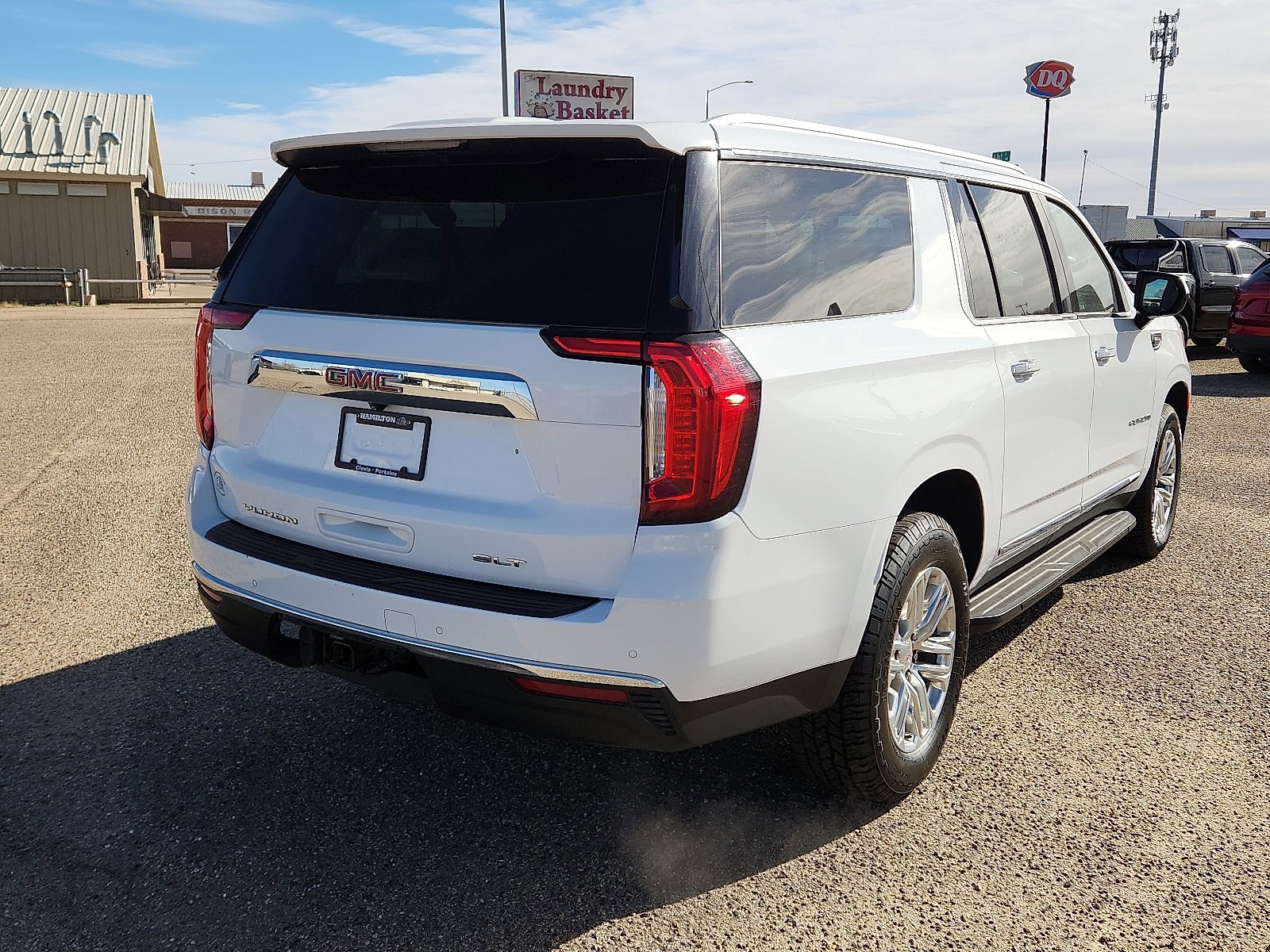 Used 2023 GMC Yukon XL SLT image 4